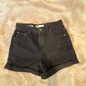 Bershka - High rise rolled up black denim short